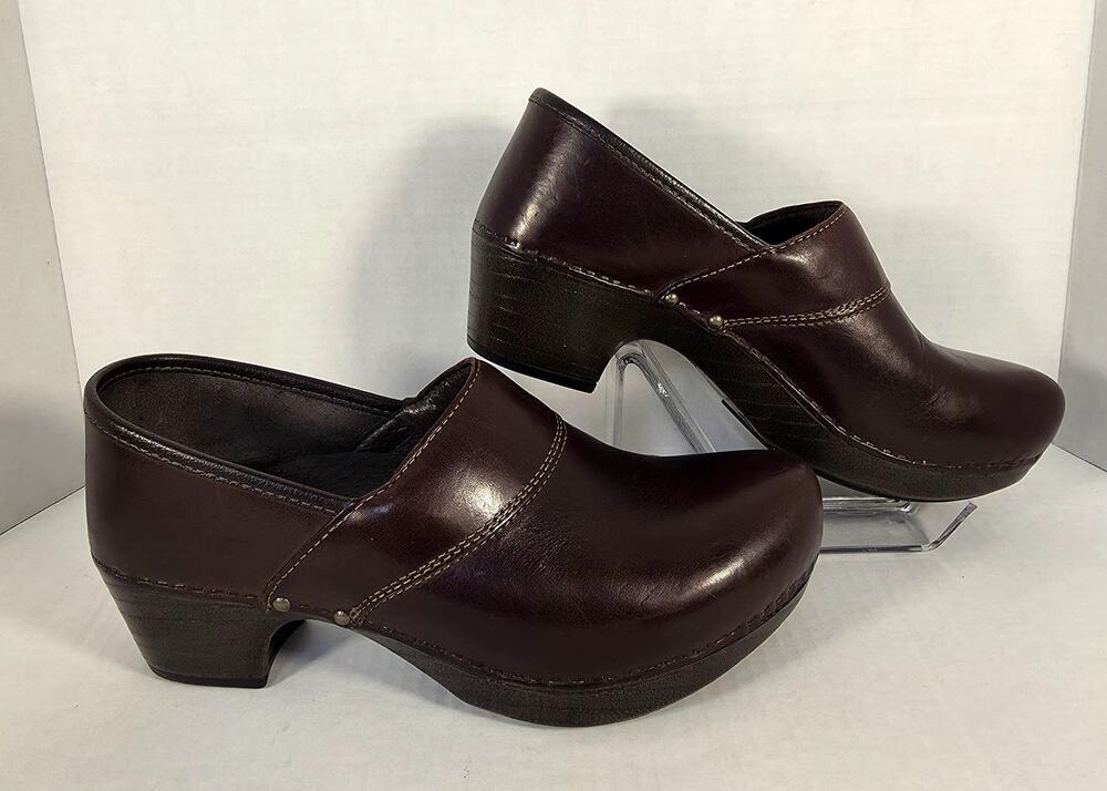 Dansko Prima Chocolate Brown Leather Chunky Heel Studded Clogs EU 39 US 8.5